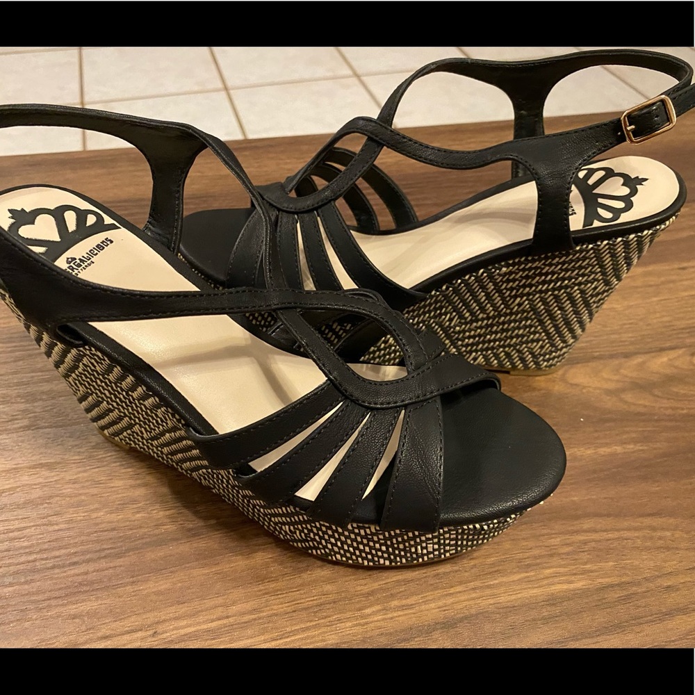 Black Wedges